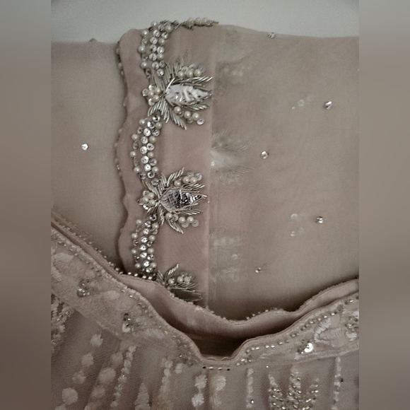 INDIAN BRIDAL OUTFIT - Picture 8 of 14